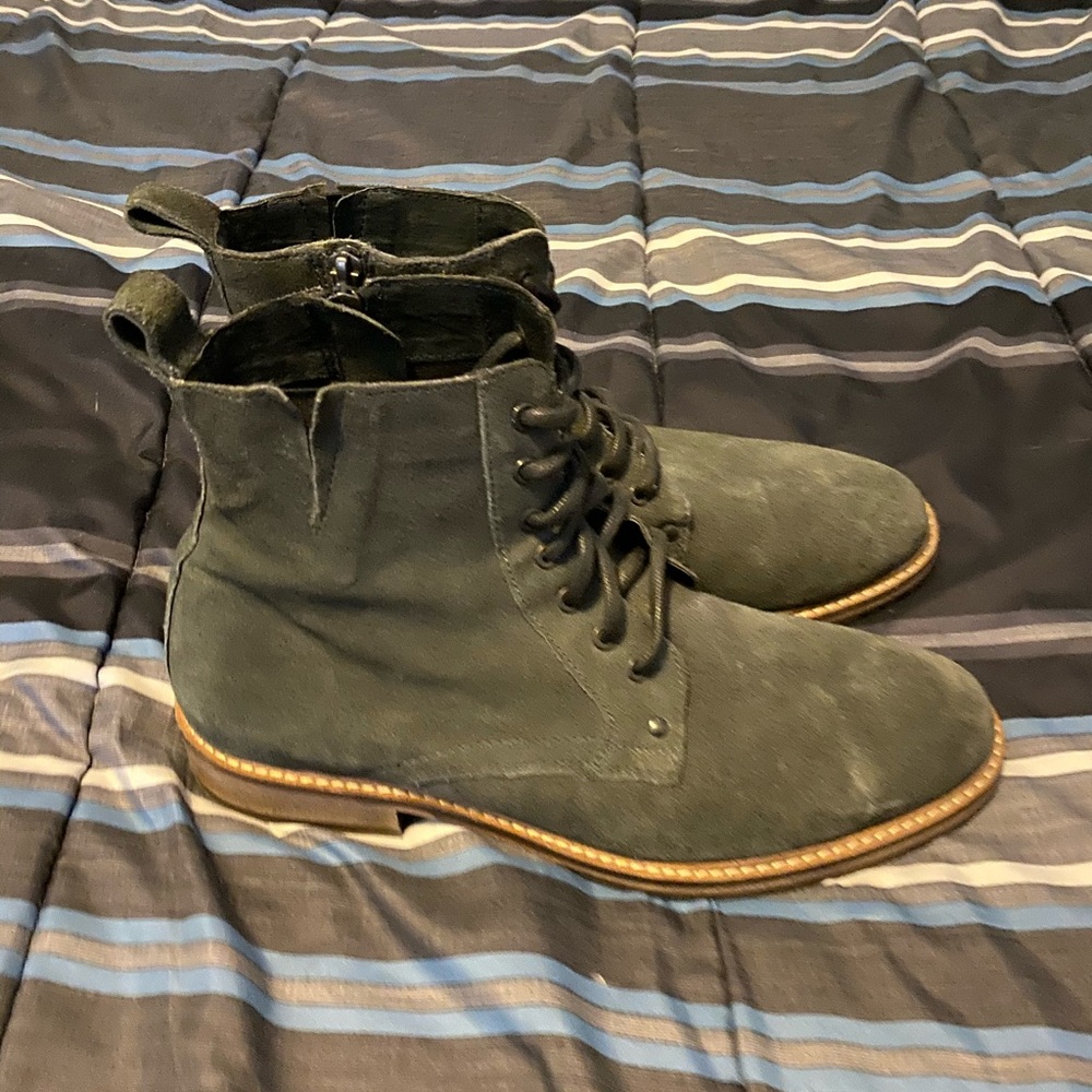 Kenneth Cole men’s boots size 9.5